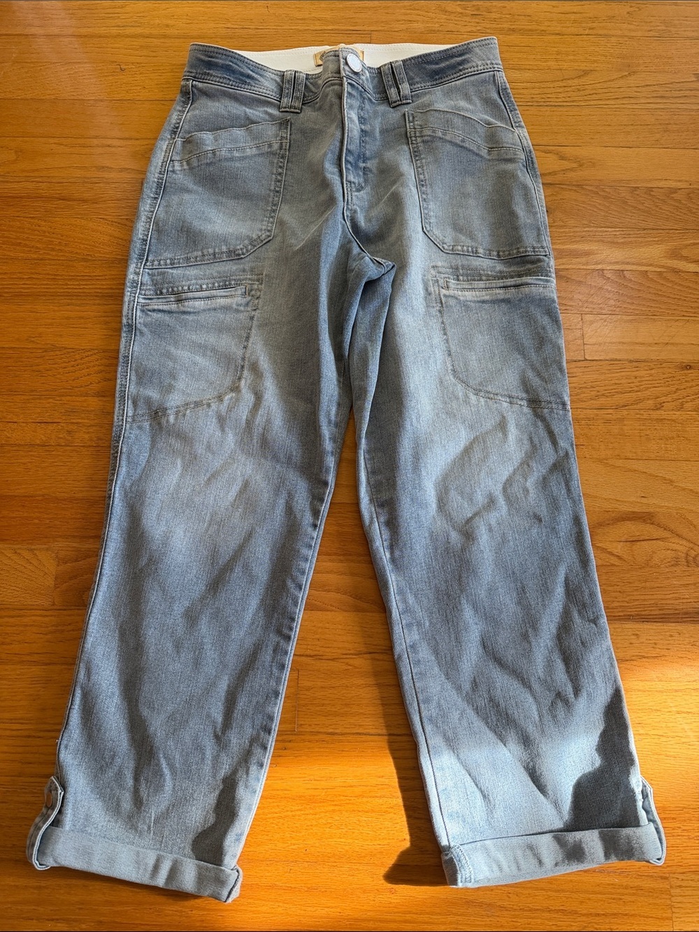 Democracy “Ab” technology cuffed with side pockets Jeans Light Wash size 12